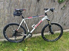 TREK 8000 - DEORE XT, SLX, AVID ELIXIR, FOX Vidlica