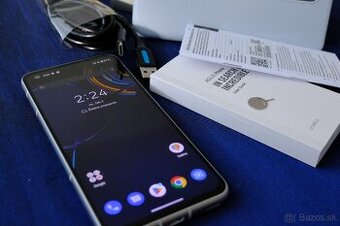 Asus Zenfone 8