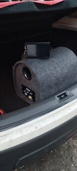 Subwoofer+autorádio+komplet káble,všetko úplne nove