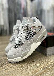 Air Jordan 4 Frozen Moments