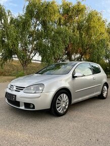 Volkswagen Golf 5 Comfort = 1.6 FSI, 85kW, Benzin = - 1