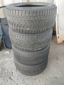 Predám zimné pneumatiky 235/45 r17 - 1