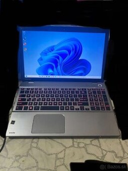 Predám Notebook Satellite P50-A-11U 15.6" i7 8 gb hdd 500 g