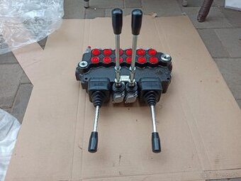 Hydraulický rozvádzač 6 sekciový 2x joystick