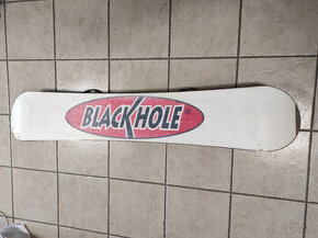 predám SNOWBOARD BLACKHOLE - 150cm