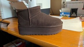 UGG mini