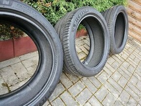 255/40 R19 Michelin