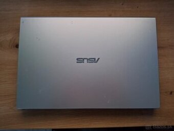 Notebook ASUS 14, AMD Ryzen 3 3200U, 16 GB RAM, 256 GB SSD.