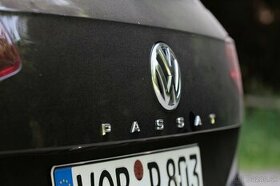 Cierny - Chromovy napis na kufor PASSAT GOLF