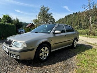 Škoda Octavia Tour 1,6 benzín, 75kW, rok:2004 + zimné pneu.