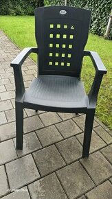 Plastové záhradné stoličky - 6 kusov