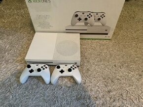 Xbox one s 1TB + 2 ovladace