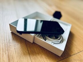 Predám iPhone 13 mini, 128GB s ochranou na fotošošovky