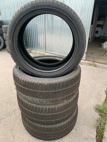 255/40 R20