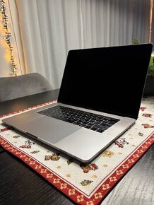 Na predaj: MacBook Pro 15" (2016)