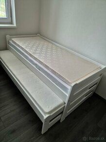 Rozkladacia drevená posteľ