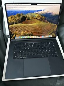 MacBook Air M2 15 palcov - 4 mesiace starý