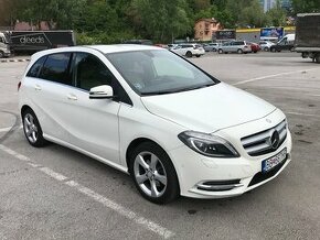 Mercedes Benz B180 - 1