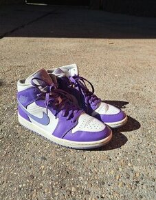 Jordan 1Mid Action Grape