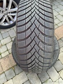 215/65R16 Semperit