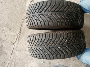 Zimné pneumatiky Goodyear 215/55R16