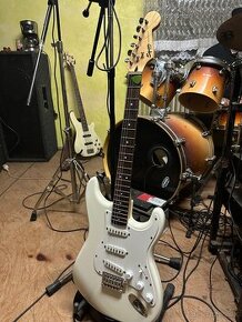 Predam elektricku gitaru Squier Bluet Strat