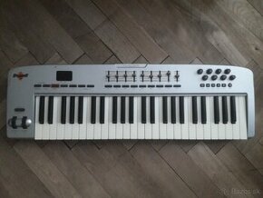 MIDI controller M-AUDIO OXYGEN 49