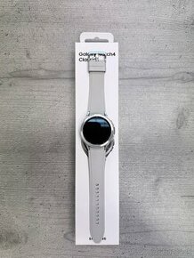 Samsung Galaxy Watch 4 Classic Silver - 1