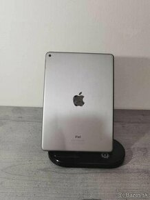 9.7" tablet Apple iPad Air 2 / 128GB Pekný stav