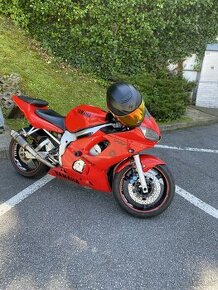 Yamaha R6 - 1