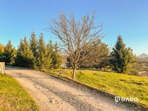 RADO | Pozemok na výstavbu rod. domov alebo bytovky 1377m2, 