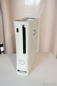 Xbox 360 - Nefunkčný - na diely. Bez Mechaniky a HDD