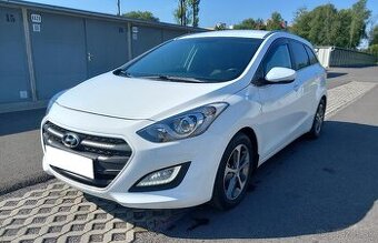 Hyundai i30 CW, 1.6 benzin, Slovenské auto, Nebúrané