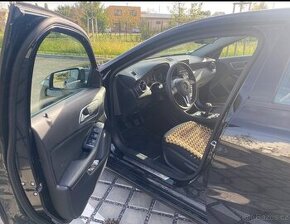 Mercedes Benz A180
 1.6 benzín, 90kW