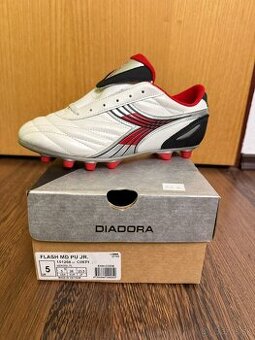 Kopačky Diadora