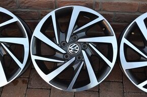 5x112 R16 Hlinikove disky Original VW Touran 3