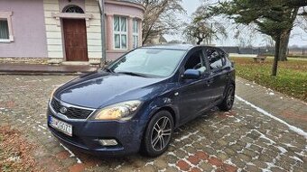 Kia Ceed  , 1.4 benzín,  2010, kupované v SR ,