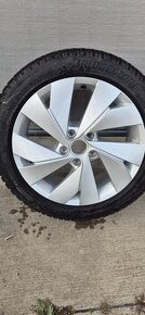 VW Golf 8 5H - originál 17" alu disky so zimnými pneu