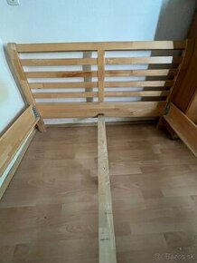 Predám postel z dreveného bukového masívu 140x200