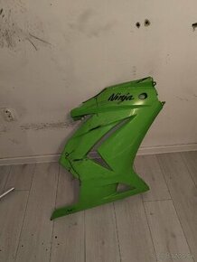 Rozbitý plast z Kawasaki ninja 250 - 1