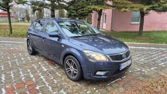 Kia Ceed  , 1.4 benzín,  2010, kupované v SR ,