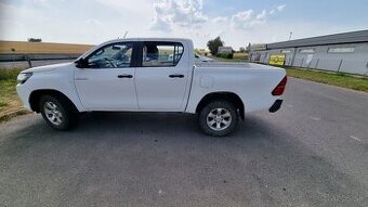 predám toyota hilux 2,4