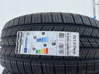 Goodyear 245/45 R19 102V XL RFT