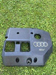 Audi A3 8L kryt motora