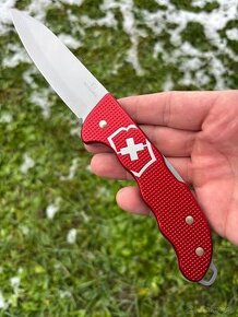 Nôž Victorinox Hunter Pro alox