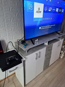 Playstation 4 500GB slim  Bazár u Milusky