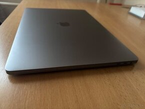 Apple MacBook Pro 15,4"