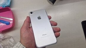 Apple iPhone 7 - na diely, zablokovaný