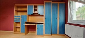 Modro-hnedý nábytok do detskej izby