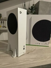 Xbox series S + ventilátor - stojan